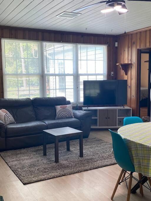 ג'קסונוויל Cozy Home, King Bed, 3 Bedrooms,Close To Downtown Beaches Towncenter מראה חיצוני תמונה